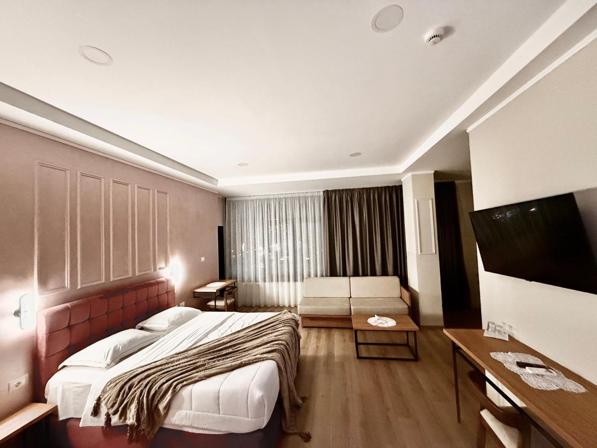 Hotel Republika Берат Екстериор снимка
